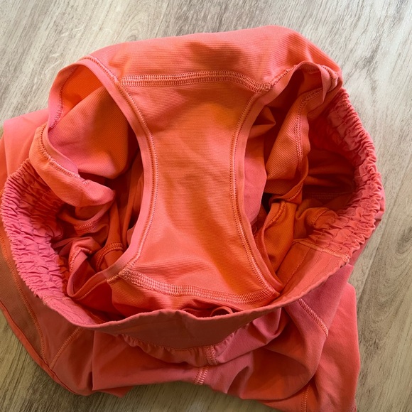 Lululemon High Rise Hotty Hot 4”- Raspberry Cream - Picture 5 of 6